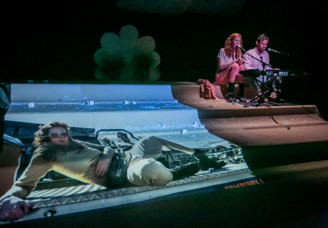 Femdom – Theater Erlangen – Preisträgerin Mathilde Lehmann wirft die großen Utopien einer weiblichen regierten Welt auf