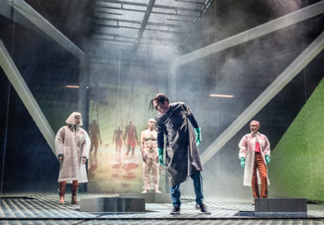 Frankenstein – In Zürich laborieren Dietmar Dath und Stefan Pucher frei nach Mary Shelley am neuen Menschen