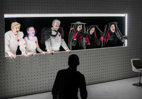 Future Macbeth – Berliner Ensemble – Pavlo Arie und Stas Zhyrkov weiden sich an der Bestie Mensch, frei nach William Shakespeare