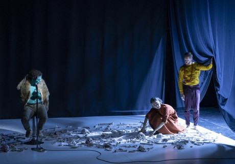 Germania. Römischer Komplex – Theater an der Ruhr Mülheim – Simone Derai blickt mit seiner von Tacitus inspirierten Inszenierung zurück auf die deutsche Geschichte 