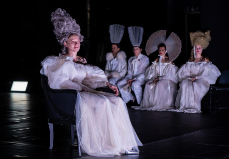 Gefährliche Liebschaften – Thalia Theater Hamburg – Sebastian Hartmann zeigt Laclos' berühmt-berüchtigten Briefroman als überhitzten Verführungsreigen