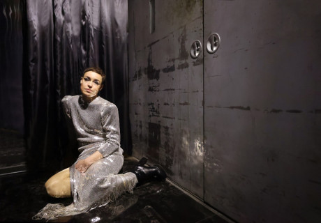 Going Home :: Wer ist Gerda? – Staatstheater Schwerin – Raum+Zeit begeben sich mit mit ihrem 1:1-Parcourstheater auf die Spur von Gerda Brasch