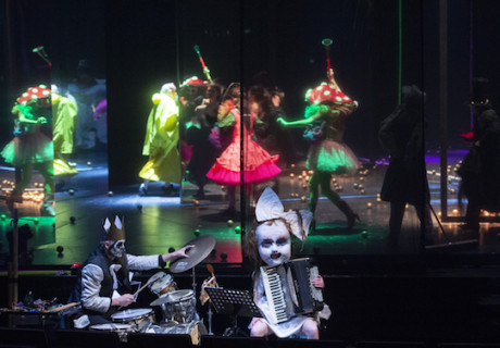 Der goldene Topf – Schauspiel Stuttgart – Achim Freyers Masken-, Kostüm- und Fantasie-reiche Hoffmann-Inszenierung 