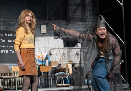 Hamlet. Ein irres Rock-Vaudeville – Staatstheater Cottbus – Armin Petras reißt zur Musik der Tiger Lillies den Shakespeare-Klassiker aus den Fugen