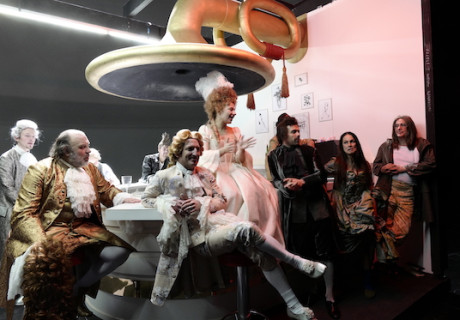 Haußmanns Staatssicherheitstheater – Regisseur Leander Haußmann dreht in seinem Retro-Dissidenz-Abend an der Berliner Volksbühne gehörig auf