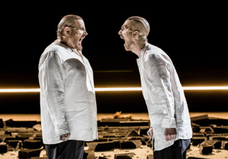 Das große Heft / Der Beweis / Die dritte Lüge – Schauspiel Köln – Agota Kristófs Romantrilogie als eindringlich existentieller Abend für zwei Schauspieler