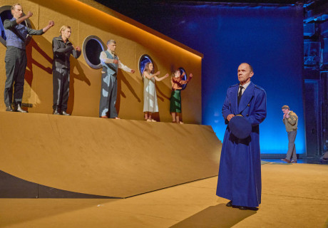 Heimatlos auf hoher See – Landesbühne Esslingen – Eva Lemaire inszeniert die Geschichte der Irrfahrt eines Schiffs mit jüdischen Geflüchteten aus Nazideutschland