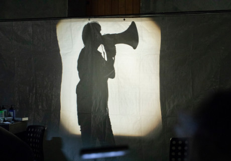 Hotel der Immigranten – Die Gruppe CapriConnection und die Autorin Anne Jelena Schulte vergegenwärtigen in Zürich Schicksale von Europäer*innen, die nach Argentinien flohen