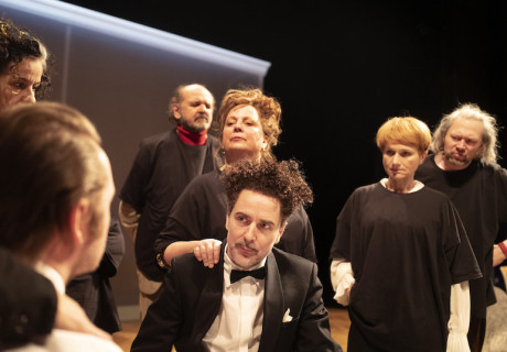 Intervention! – Thalia Theater Hamburg – Das Dreamteam Sven Regener und Leander Haußmann zeigt eine Familienclash-Komödie mit Starbesetzung