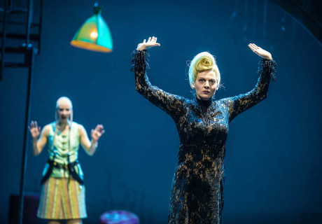 Iphigenie auf Tauris – Theater Ulm – Jessica Sonia Cremer inszeniert Goethes Drama über den Konflikt zwischen Vernunft und Neigung