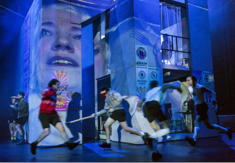 Jeder stirbt für sich allein / Leipziger Meuten – Armin Petras verschränkt am Schauspiel Leipzig den Roman von Hans Fallada mit der Geschichte des Leipziger Jugendwiderstands