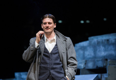 Johnny Breitwieser – Malte C. Lachmann bringt Thomas Arzts musikalische Verbrecherballade am Stadttheater Gießen zur deutschen Erstaufführung