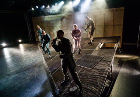 Karl und Rosa – Felicia Zeller und Marie Bues erinnern in Magdeburg mit ihrer Döblin-Überschreibung an die Ikonen der Novemberrevolution