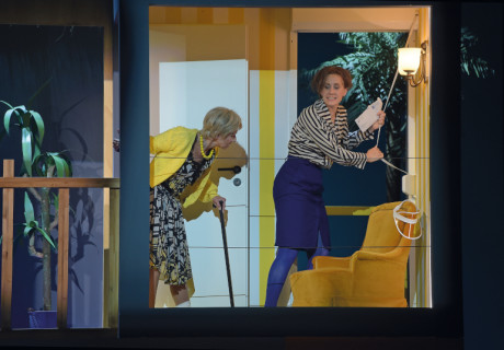 Kängurus am Pool – E.T.A.-Hoffmann-Theater Bamberg – Theresia Walsers neue Komödie eröffnet die Bayerischen Theatertage 2022