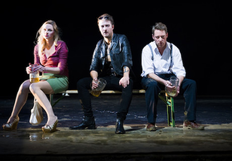 Kasimir und Karoline – Susanne Lietzow inszeniert Ödön von Horváth nach Gebrauchsanweisung in Linz