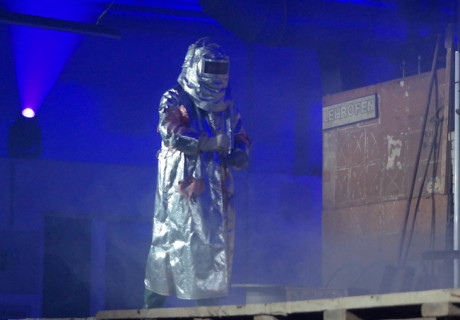 Der Kaufmann von Venedig – Lausitz-Festival – Stefan Pucher bürstet Shakespeare auf Industrieruinenmilieu