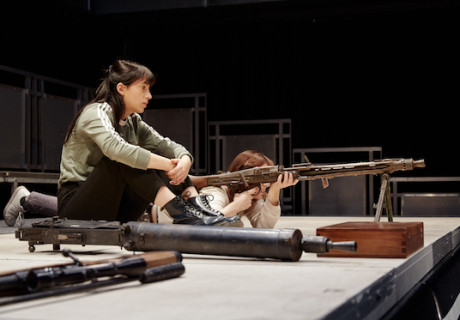 Kill the Audience – An den Münchner Kammerspielen versucht Rabih Mroué mit Peter Weiss' 