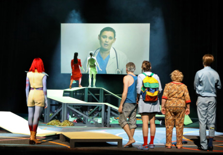 Kinderkriegen 4.0 – Schauspiel Dortmund – Julia Wissert zeigt eine ausgenüchterte Neuauflage des Elternschaftsdiskursdramas von Kathrin Röggla