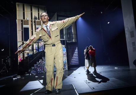 Kleiner Mann, was nun? – Staatstheater Nürnberg – Regisseur Marcel Kohler überträgt Hans Fallada in heutige zugige Zeiten