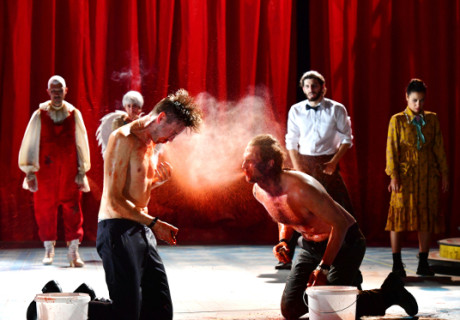 König Arthur – Stephan Kimmig inszeniert am Theater Basel Henry Purcells und John Drydens Semi-Oper in einer Neudichtung von Ewald Palmetshofer