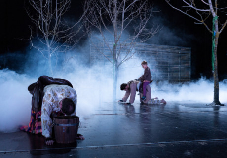 Michael Kohlhaas – Staatstheater Darmstadt – Dominic Friedel inszeniert Kleists Novelle vom aufständischen Rosshändler als Kinderspiel