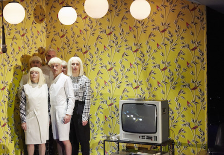 Kraft – Konzert Theater Bern – Zino Wey blickt mit Jonas Lüschers Bildungsroman in die plastifizierte Postmoderne des Silicon Valley