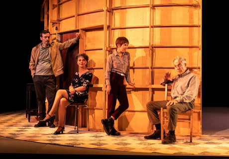 La Obra (Das Stück) – Wiener Festwochen – Vom obsessiven Nachspielen der Realität erzählen Mariano Pensotti und Grupo Marea in ihrem fiktiven Dokumentartheater