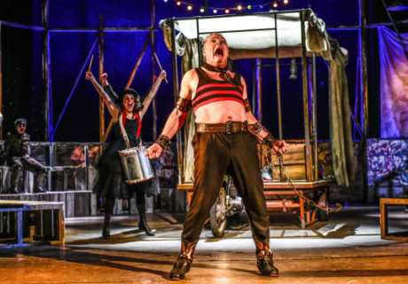 La Strada – Robert Czechowski bringt den Fellini-Film am Theater Chemnitz auf die Bühne