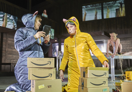 Lärm. Blindes Sehen. Blinde sehen! – Deutsches Schauspielhaus Hamburg – Karin Beier inszeniert die Uraufführung von Elfriede Jelineks Pandemie-Höllenfahrt