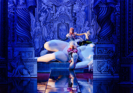 Leonce und Lena – Hessisches Staatstheater Wiesbaden – Stefan Pucher schickt Büchners Königskinder auf eine Rich Kids-Reise 