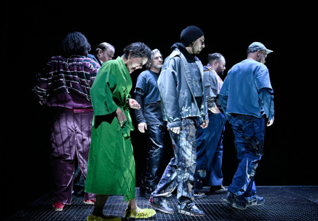 Let Them Eat Chaos – Deutsches Theater Berlin – Sebastian Nübling inszeniert Kae Tempests Langgedicht als dystopische Großstadtcollage 