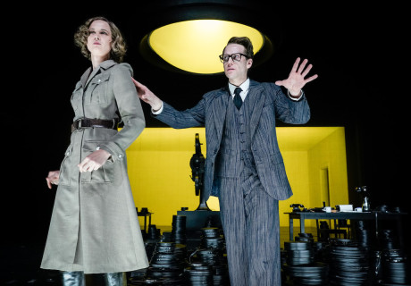 Lichtspiel – Volkstheater München – Christian Stückl bringt Daniel Kehlmanns Roman über den Filmemacher Georg Wilhelm Pabst und seine Rolle in der NS-Zeit auf die Bühne