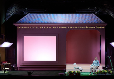 Liebe / eine argumentative Übung – Münchner Kammerspiele – Heike Goetze inszeniert und choreographiert das Stück von Sivan Ben Yishai 