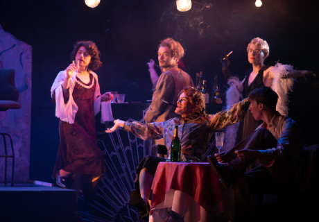 Liebe macht frei – Theater Altenburg Gera – In Gera erinnert die Uraufführung von Manuel Kressins Stück an den menschenverachtenden Paragraphen 175 im Strafgesetzbuch