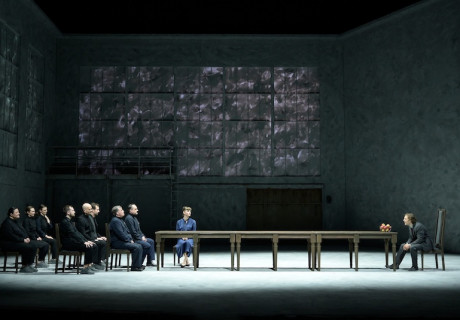 Macbeth – Schauspiel Frankfurt – Der russische Regisseur Timofej Kuljabin versetzt Shakespeares blutige Tragödie ins Medienzeitalter