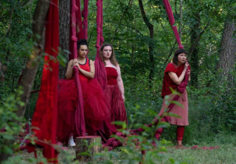 Mannheimer Räuber*innen – Nationaltheater Mannheim – Leo Lorena Wyss und das Stadtensemble schreiben Schillers Jugendwerk fort 