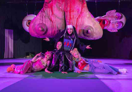 Maria Magda – Theater Münster – Svenja Viola Bungartens Stück zur Geschichte der christlichen Frauenverfolgung, uraufgeführt von Theresa Thomasberger 