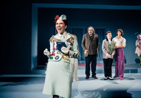 Mascha K. (Tourist Status) – Schauspiel Frankfurt – Anja Hilling schreibt über die Dichterin Mascha Kaléko, Regisseurin Christina Tscharyiski inszeniert die Uraufführung