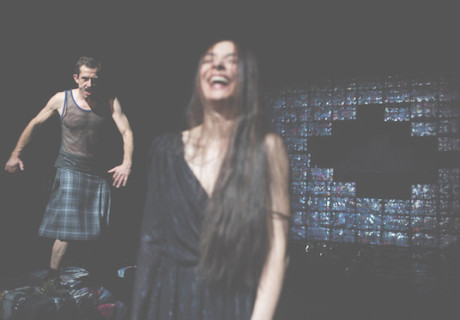 Medea und Jason – Am Hamburger Thalia Theater inszeniert Jette Steckel mit Lust auf Pathos das Ende einer Paarbeziehung frei nach Grillparzer