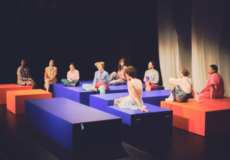 Mein Blutbuch – Schauspiel Essen – Aline Bosselman adaptiert Kim de L'Horizons Roman mit elf jungen queeren Menschen