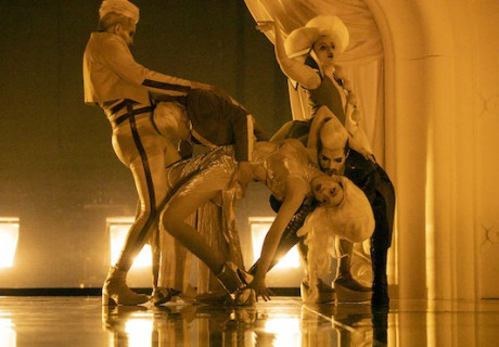 Der Menschenfeind – Bernadette Sonnenbichler inszeniert Molières Klassiker am Staatsschauspiel Stuttgart