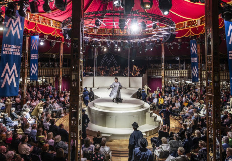 Messeschlager Gisela – Komische Oper Berlin – Axel Ranisch und Adam Benzwi küssen eine DDR-Operette wach  