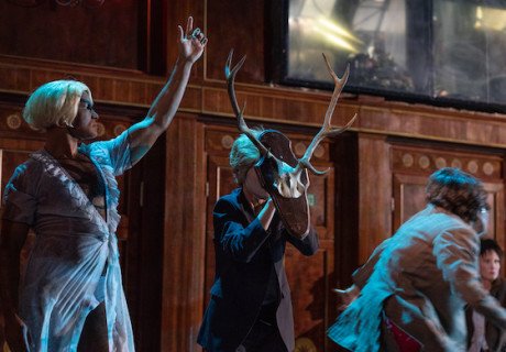 Metamorphosen (overcoming mankind) – Volksbühne Berlin – Claudia Bauer & Co. spannen ihren erzählerischen Bogen mit Ovid von der Schöpfung bis zur Überwindung des Anthropozentrismus