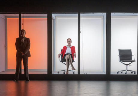 Die Ministerin – Landestheater Schleswig-Holstein – Dirk Kurbjuweits Politsatire von Moritz Nikolaus Koch am Landestheater Schleswig-Holstein uraufgeführt 