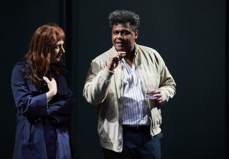 Moskitos – Staatstheater Nürnberg – Bérénice Hebestreit inszeniert Lucy Kirkwoods Familiendrama als bissiges, hochaktuelles Themenpanorama