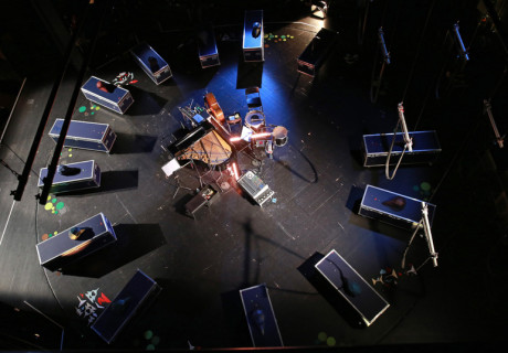 Die schwarze Mühle – Kampnagel Hamburg – Showcase Beat Le Mot arbeiten mit einer düsteren Märchen-Performance weiter daran, die Trennung zwischen 