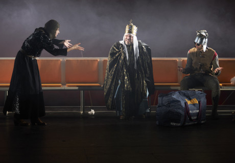 Die Nibelungen – Staatstheater Nürnberg – Armin Petras schickt Hebbels Kriegertrupp auf eine groteske Untergangstour