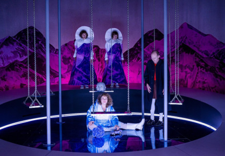 Niederwald – Schauspiel Leipzig – Mit viel Musikalitätsgespür bringt Elsa-Sophie Jach Wolfram Hölls Sprachpartitur über einen Unfalltod zur Uraufführung   