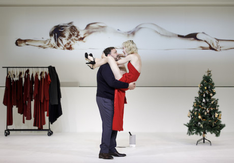 Nora – Staatstheater Nürnberg – Andreas Kriegenburg organisiert Henrik Ibsens Umsiedlung aus dem Puppenheim in die Kunst-Galerie