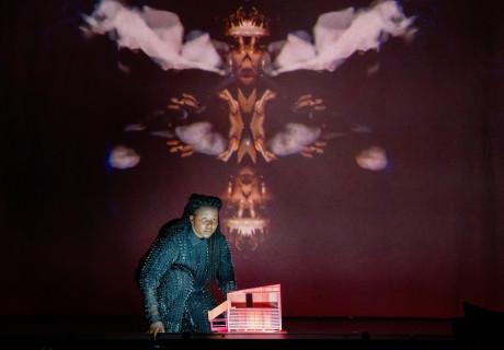 Nora oder Wie man das Herrenhaus kompostiert – Schauspiel Hannover – Marie Bues' Uraufführung einer Ibsen-Korrektur von Sivan Ben Yishai 